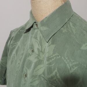 Quiksilver sueded short sleeve tropical palm